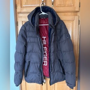 Used Hilfiger men’s winter puffer jacket. Size small.